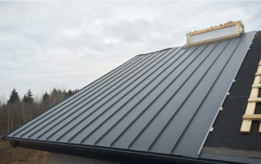 Плюсы и минусы использования самозащелкивающейся фальцевой кровли и фальца при монтаже кровли: сравнение технологий